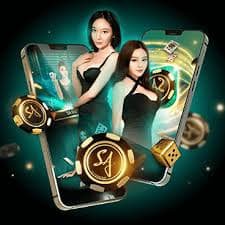 Myanmar ကစားသမားတစ်ဦး Bonus Promotion ရမည့် နည်းလမ်းများကို ဖုန်းပေါ်မှ ကြည့်နေသောမြင်ကွင်း